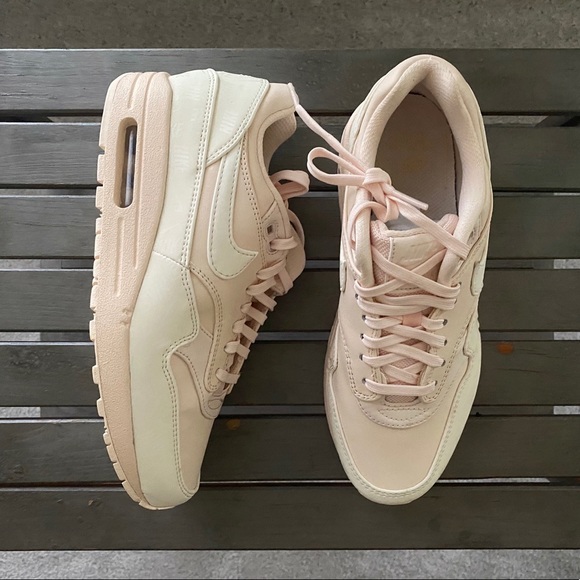 air max 1 lx guava ice